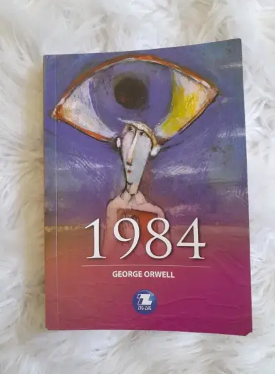 Libro '1984' de George Orwell - miniatura 1
