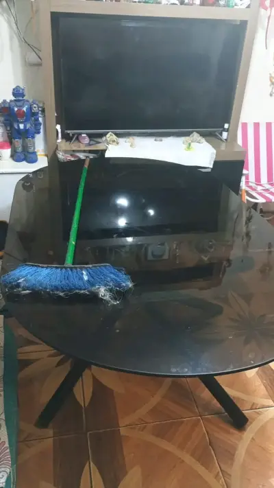 Mesa de vidrio negro - miniatura 1