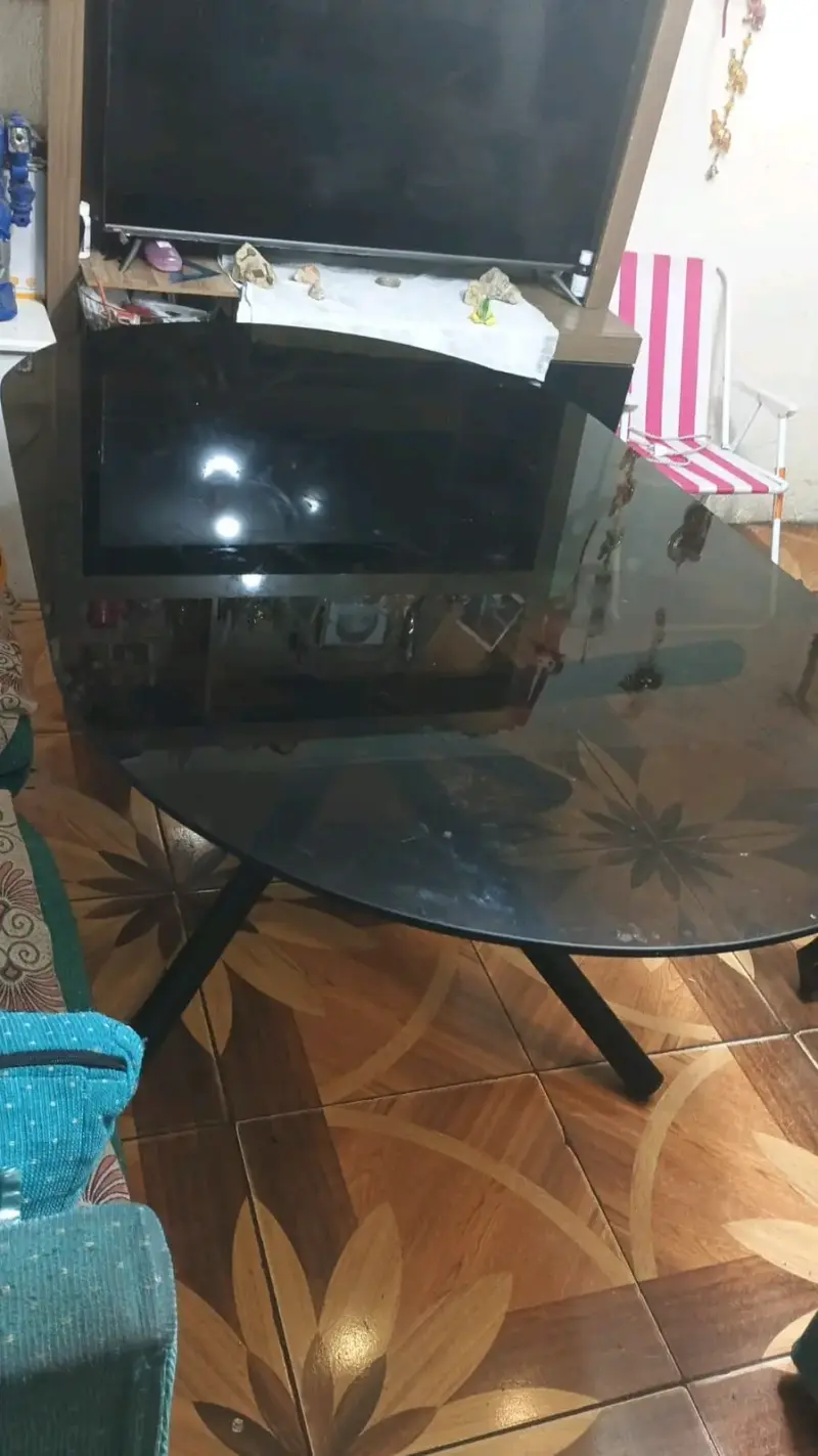 Mesa de vidrio negro - 2