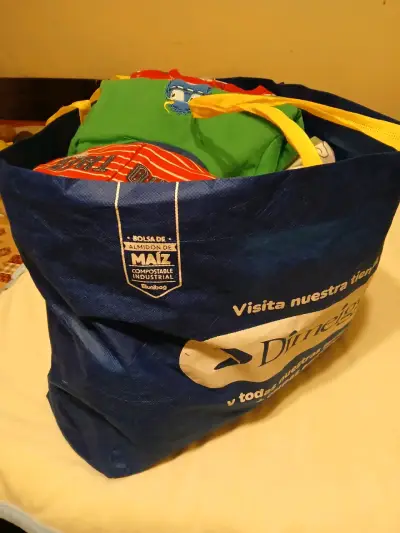 Ropa infantil variada en bolsa - miniatura 1