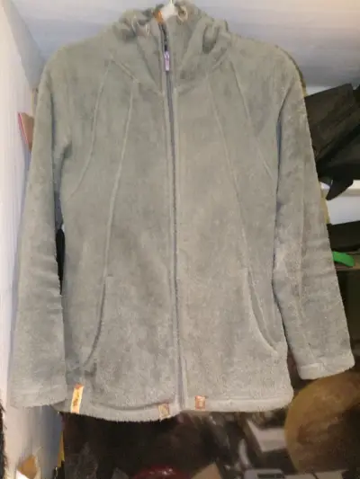 Chaqueta gris con capucha - miniatura 1