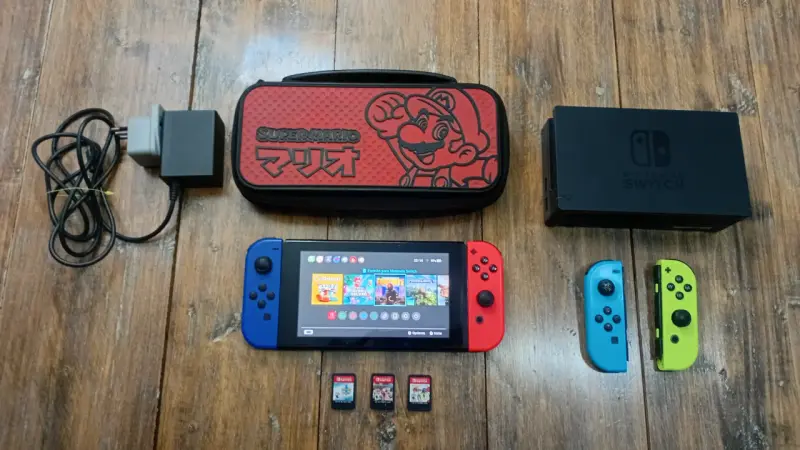 Nintendo Switch con accesorios y estuche