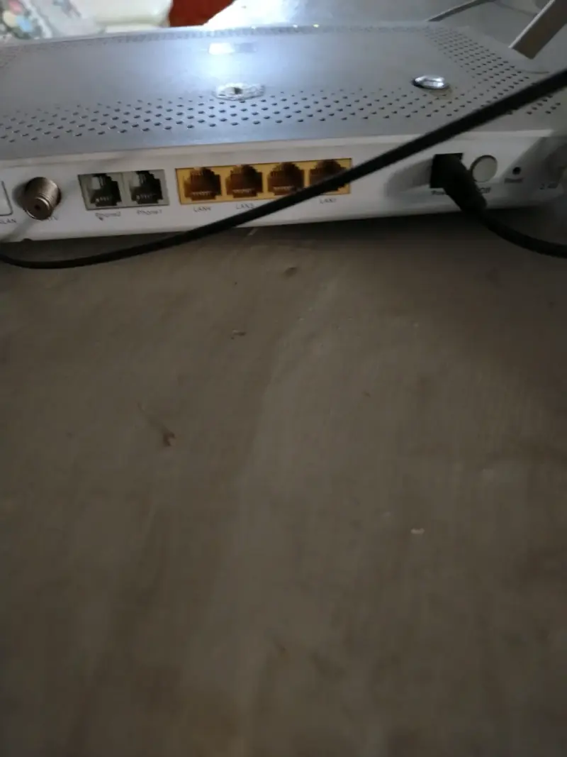 Router de internet color blanco - 1