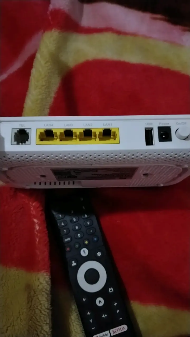 Router de internet color blanco - 2