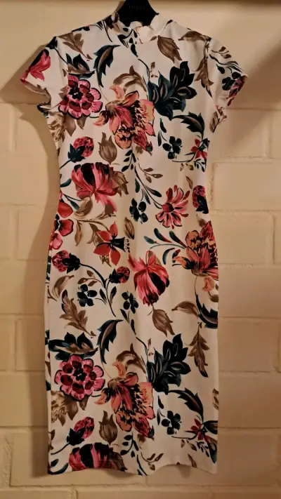 Vestido floral colorido - miniatura 2