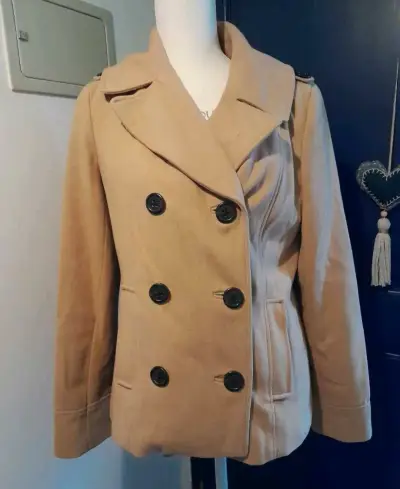 Abrigo beige de dama - miniatura 2