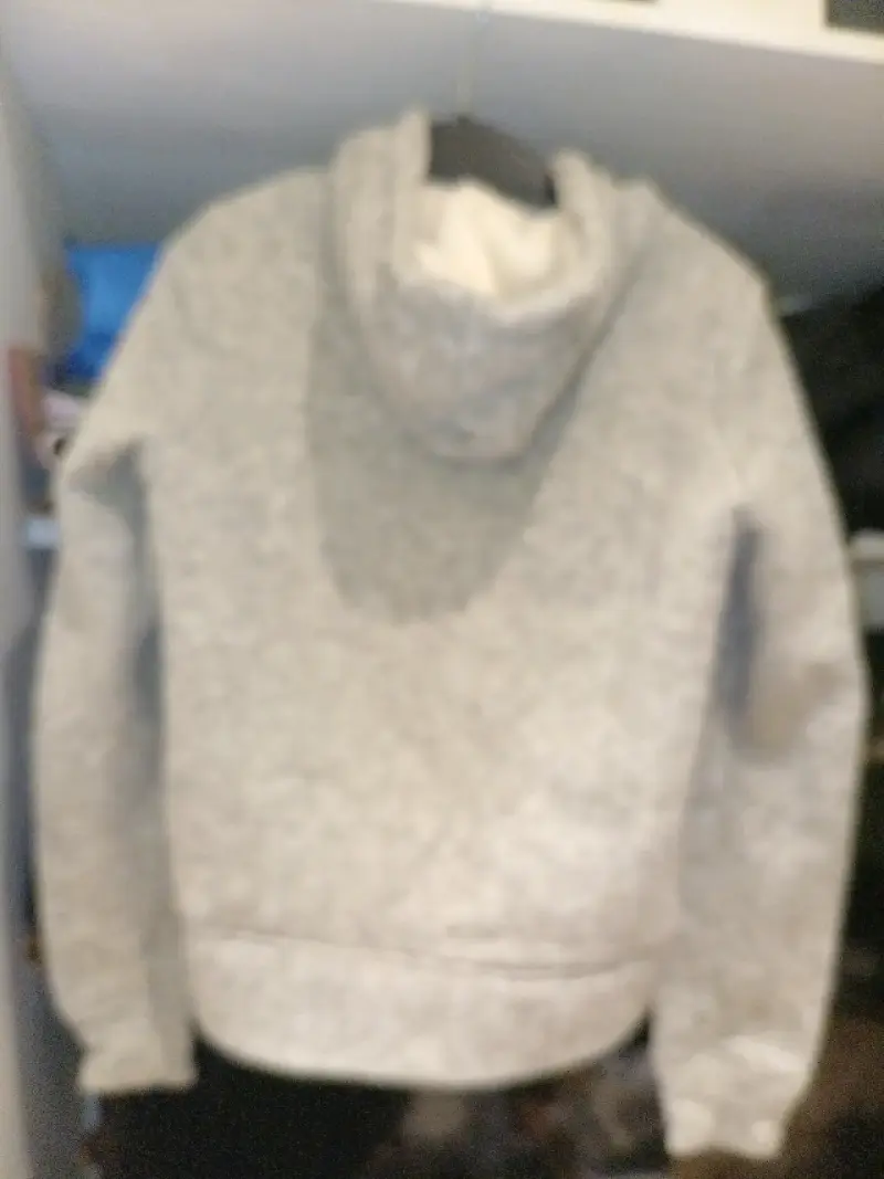 Polerón gris con capucha de lana forrado con polar - 2