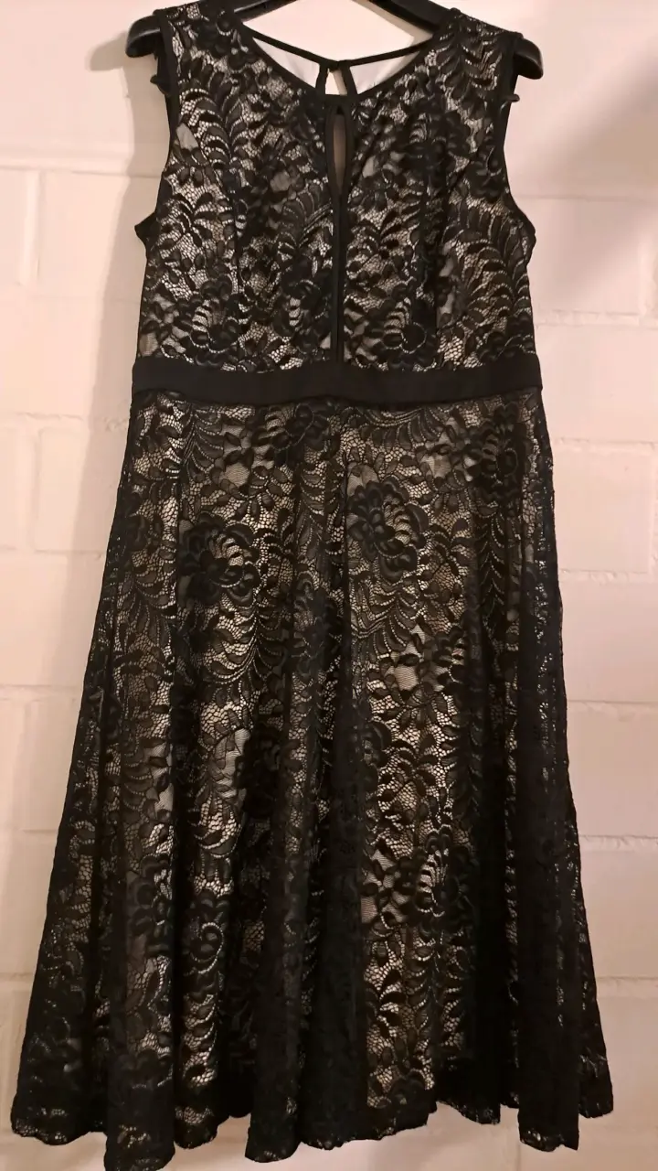 Vestido de encaje negro elegante - 1