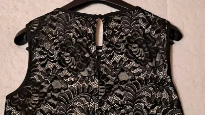 Vestido de encaje negro elegante - miniatura 3