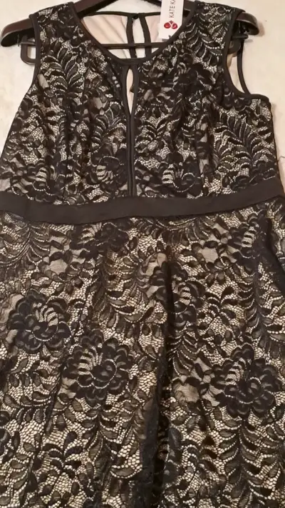 Vestido de encaje negro elegante - miniatura 4