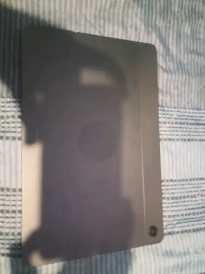 Tablet negra en buen estado - miniatura 1