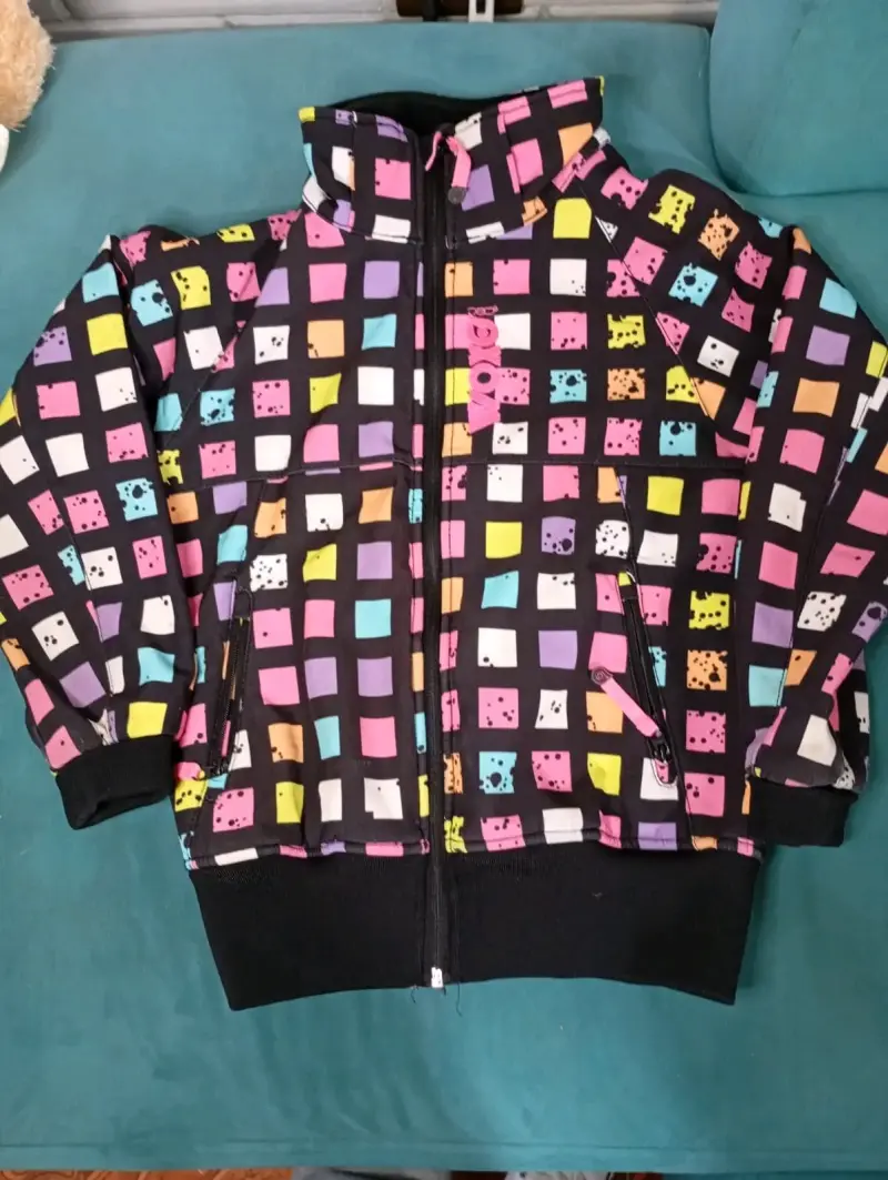 Chaqueta con diseño de cuadros coloridos