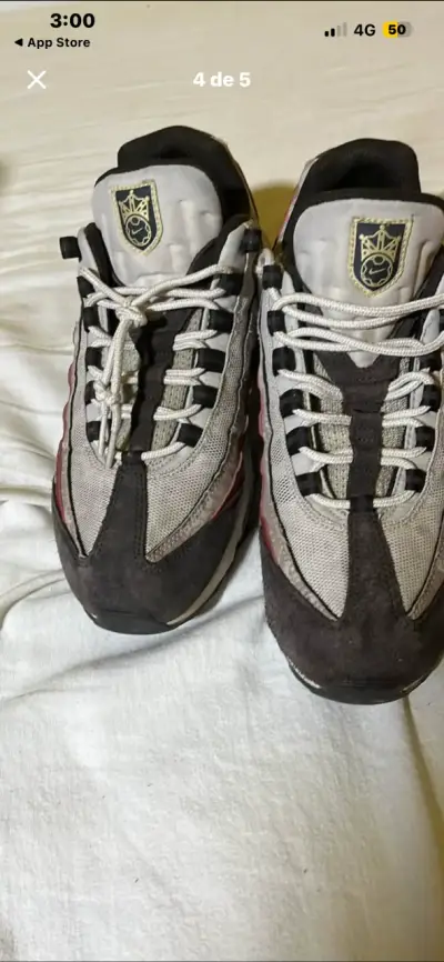 Zapatillas deportivas blancas y rojas - miniatura 2