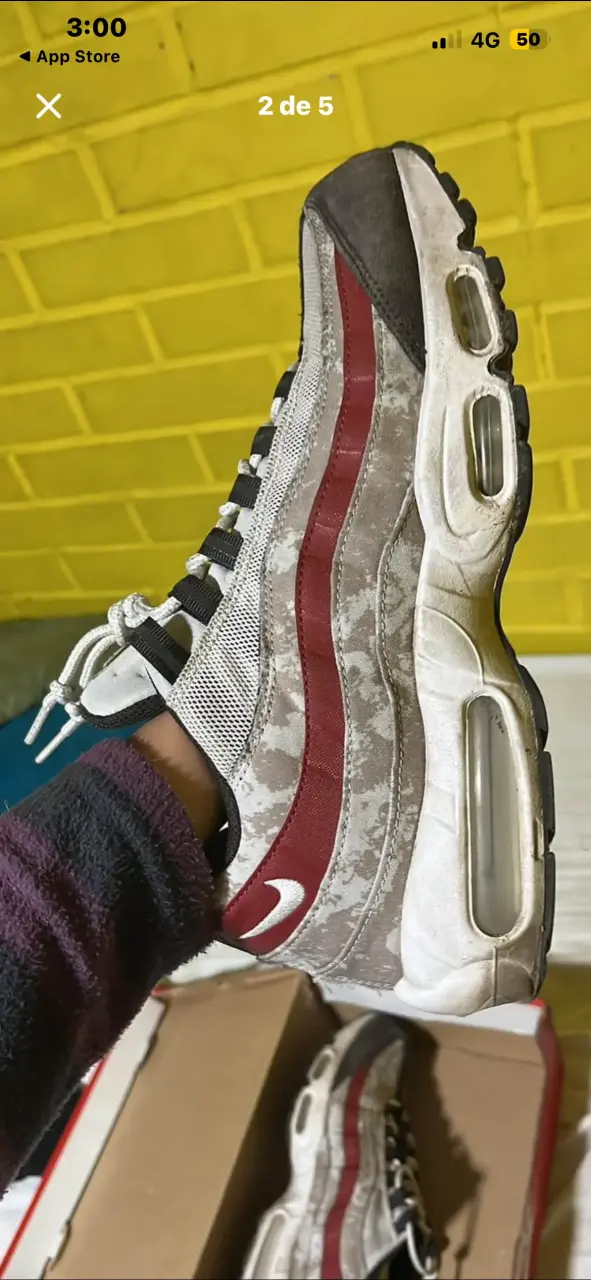 Zapatillas deportivas blancas y rojas - 4
