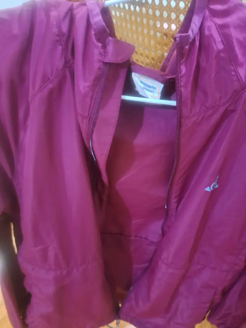 Chaqueta cortavientos morada - 3
