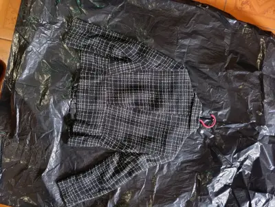 Chaqueta negra a cuadros - miniatura 1