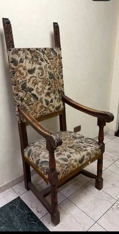 Silla antigua de madera tallada - miniatura 1