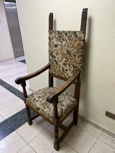 Silla antigua de madera tallada - miniatura 2