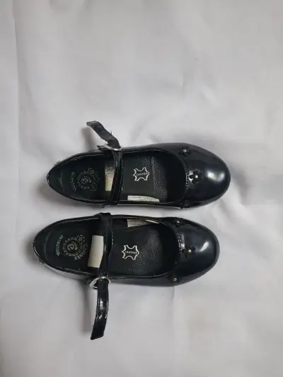 Zapatos negros de charol para niña - miniatura 1