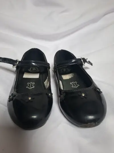 Zapatos negros de charol para niña - miniatura 2