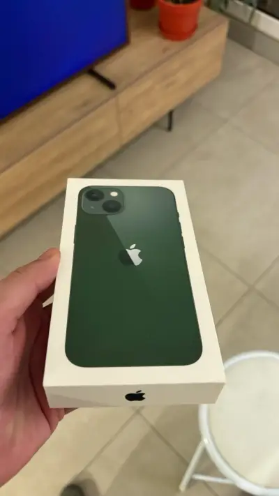 iPhone 13 con caja original - miniatura 6