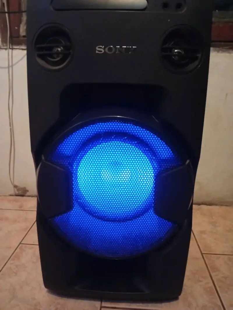 Parlante Sony con luces LED - 1