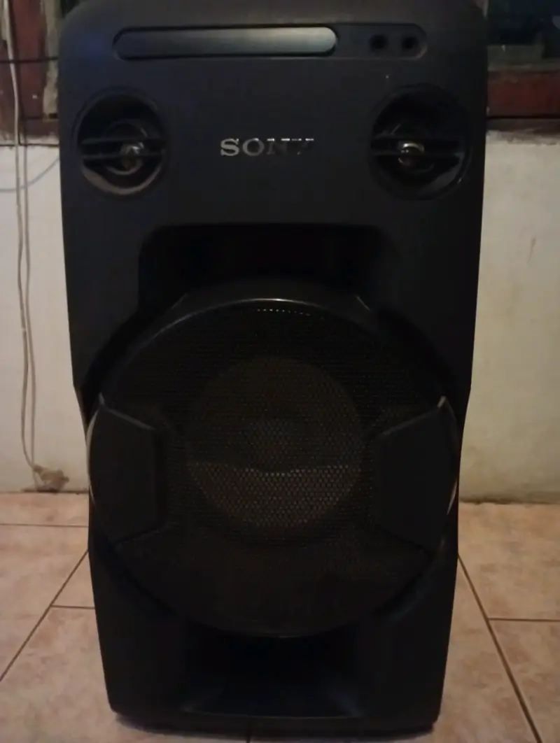 Parlante Sony con luces LED - 2