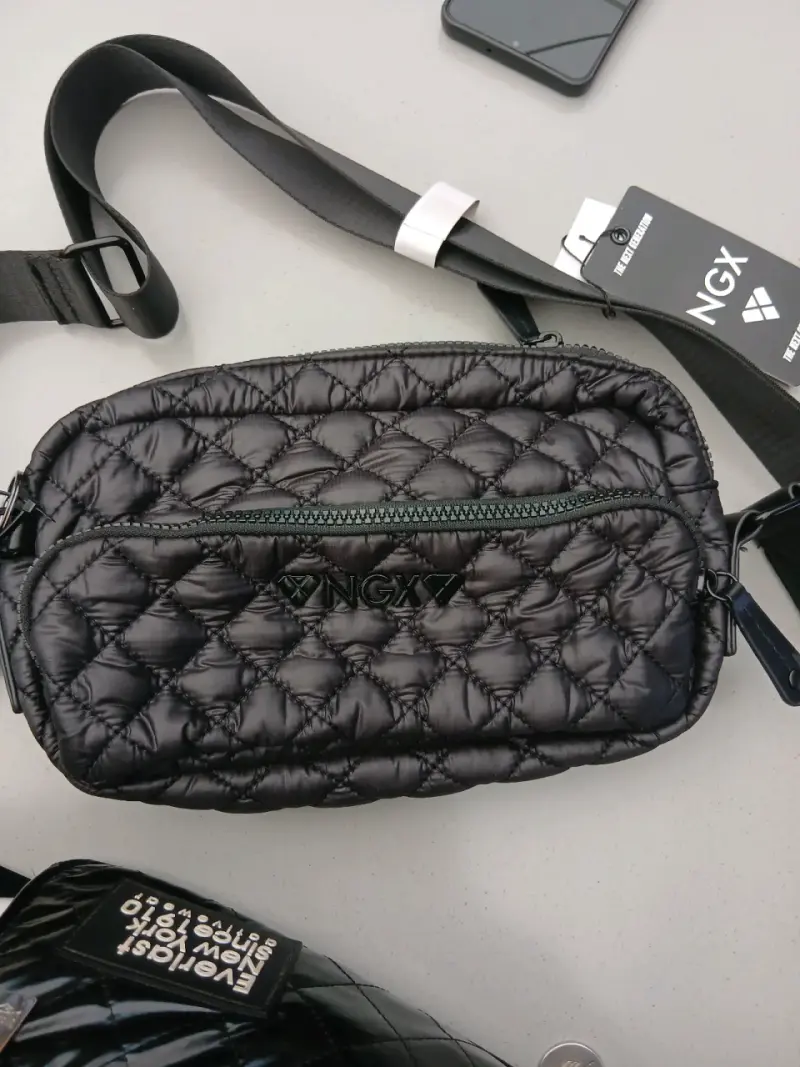 Cartera negra acolchada NGX