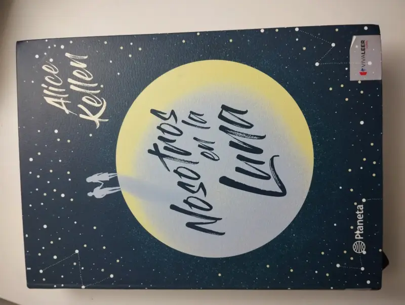 Libro 'Nosotros en la luna' de Alice Kellen