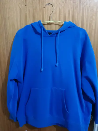 Polerón azul con capucha - miniatura 1