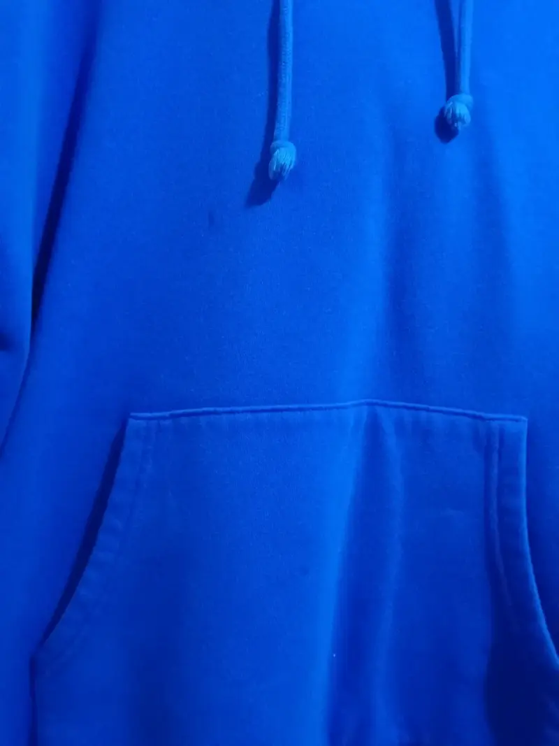 Polerón azul con capucha - 2