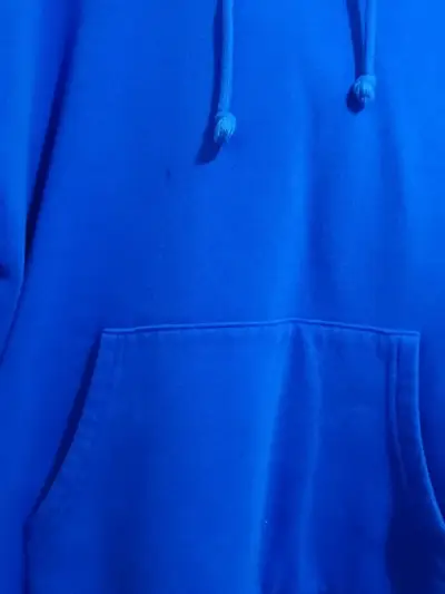 Polerón azul con capucha - miniatura 2