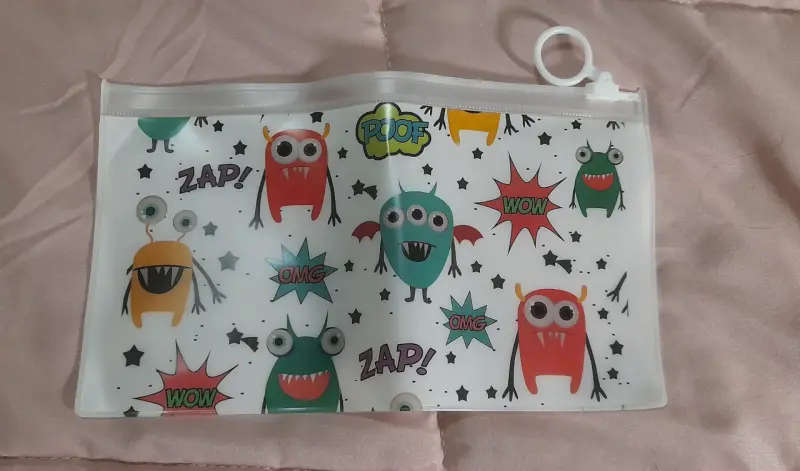Estuche plástico con monstruos - 1