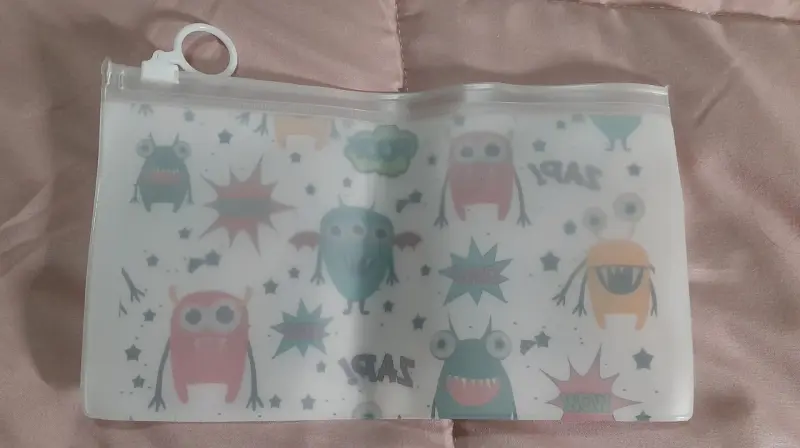Estuche plástico con monstruos - 2