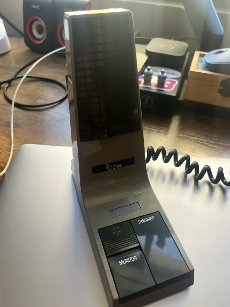 Micrófono Icom de escritorio - 1