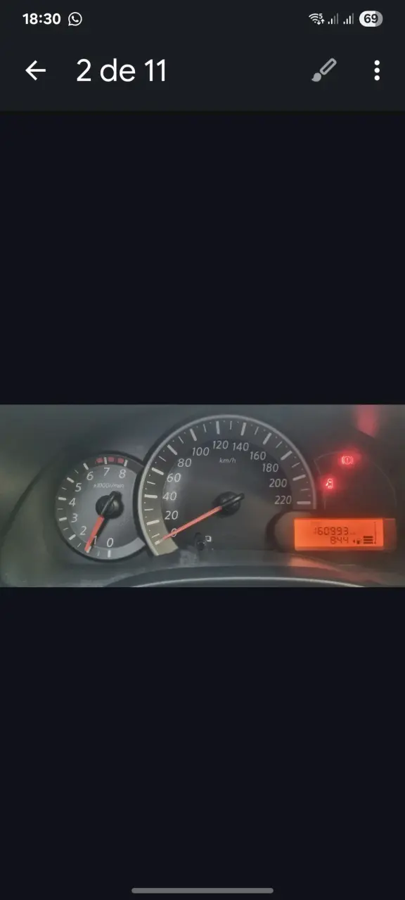 Auto compacto negro en venta - 2