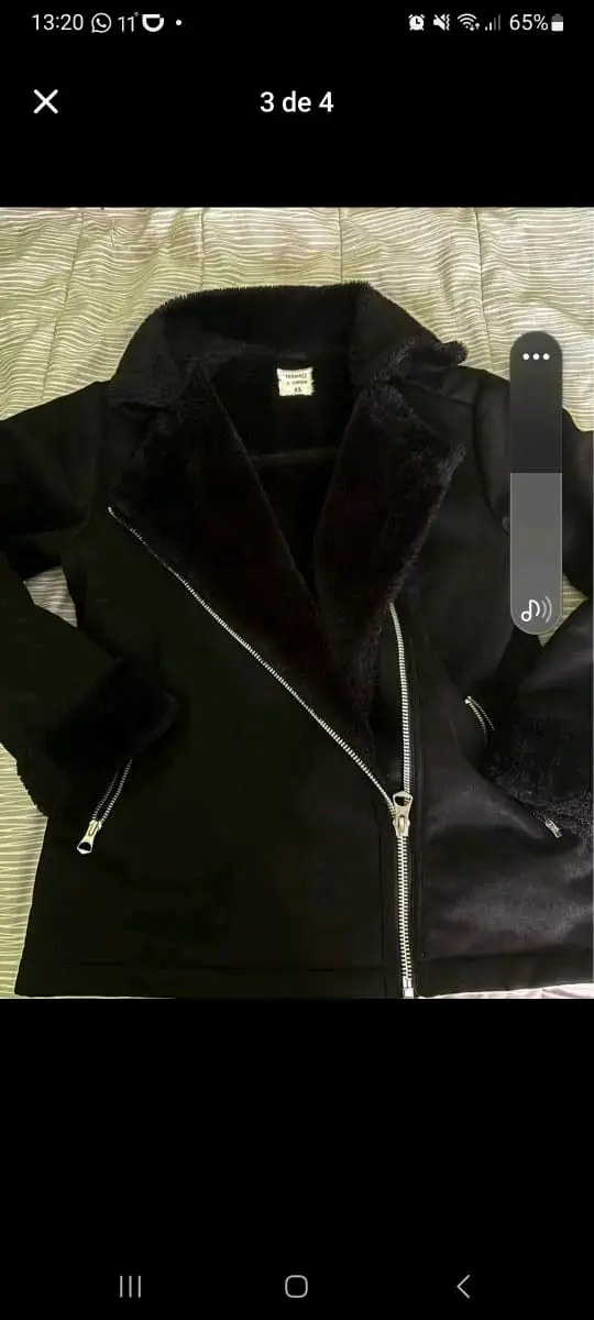 Chaqueta negra con cierre