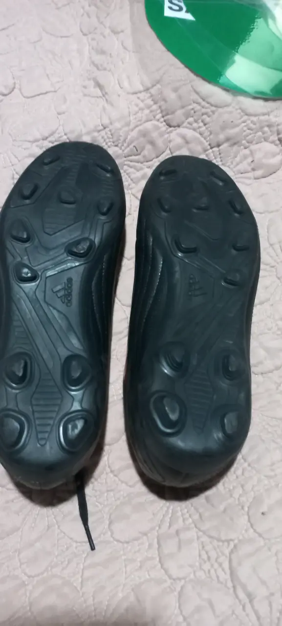 Zapatos fútbol negros y rojos - 2