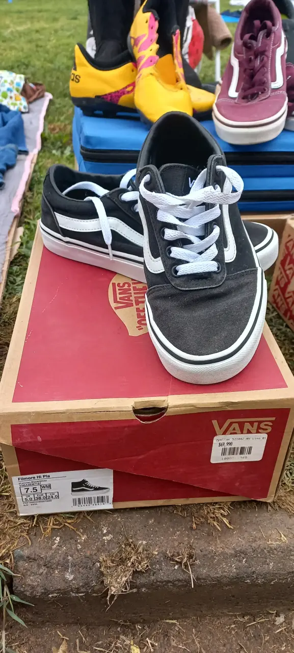 Zapatos fútbol negros y rojos - 5