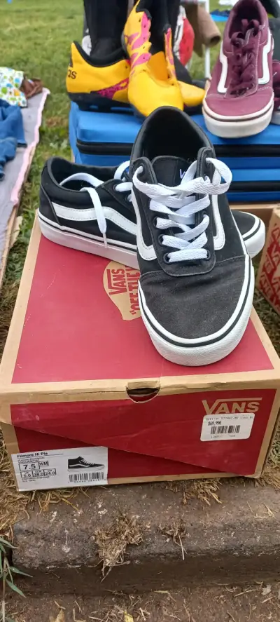 Zapatos fútbol negros y rojos - miniatura 5