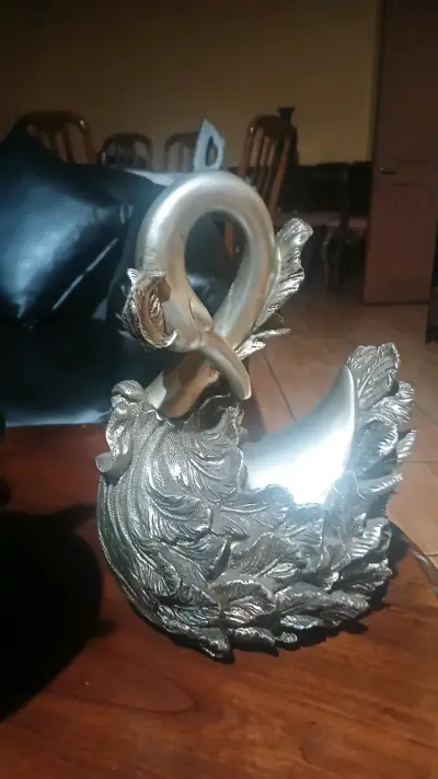 Escultura decorativa de cisne - miniatura 1