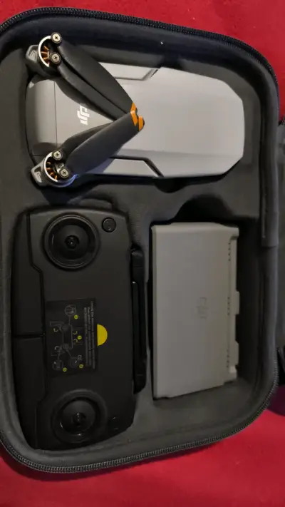 Drone con control y estuche - miniatura 1