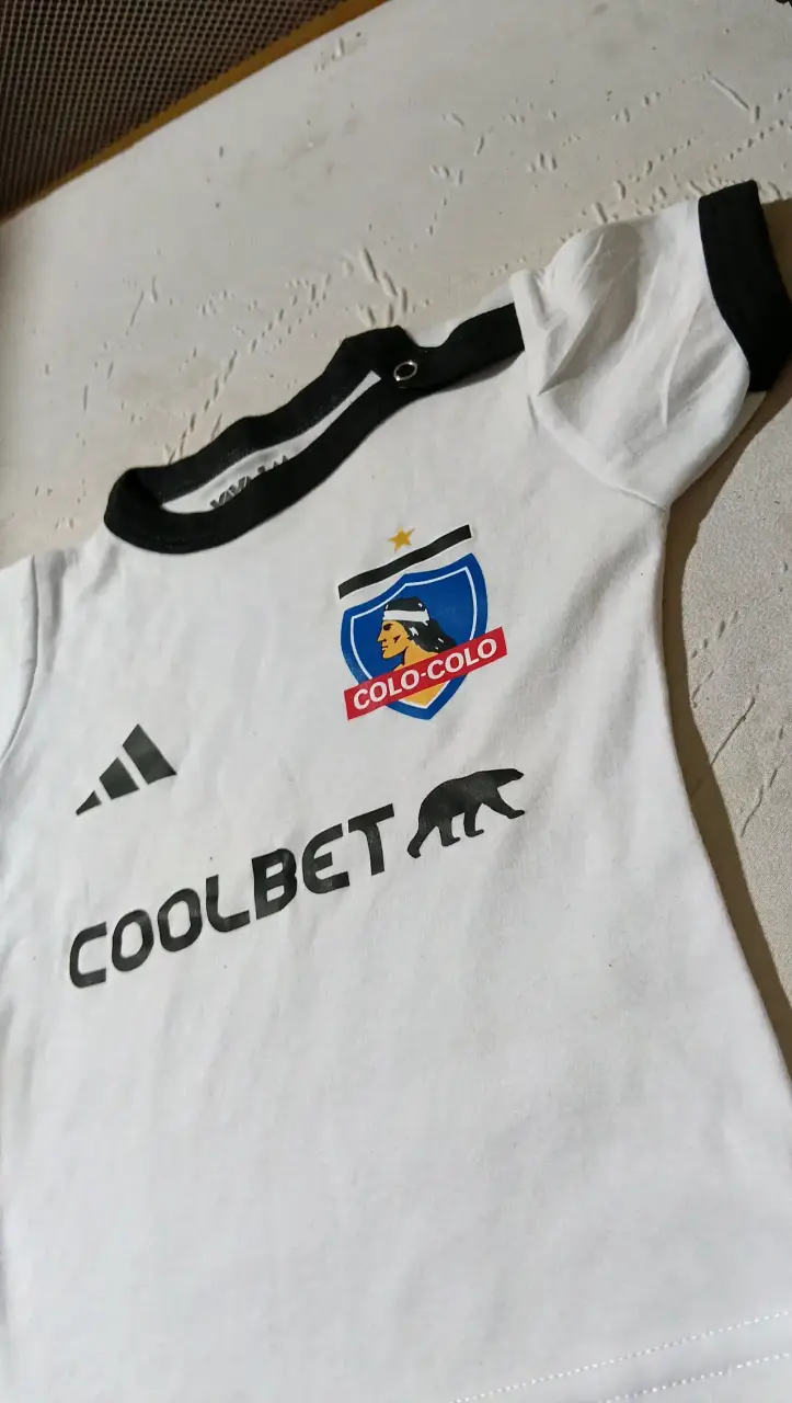 Polera de bebé Colo-Colo blanca