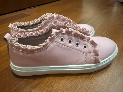 Zapatillas rosadas con volantes - miniatura 1