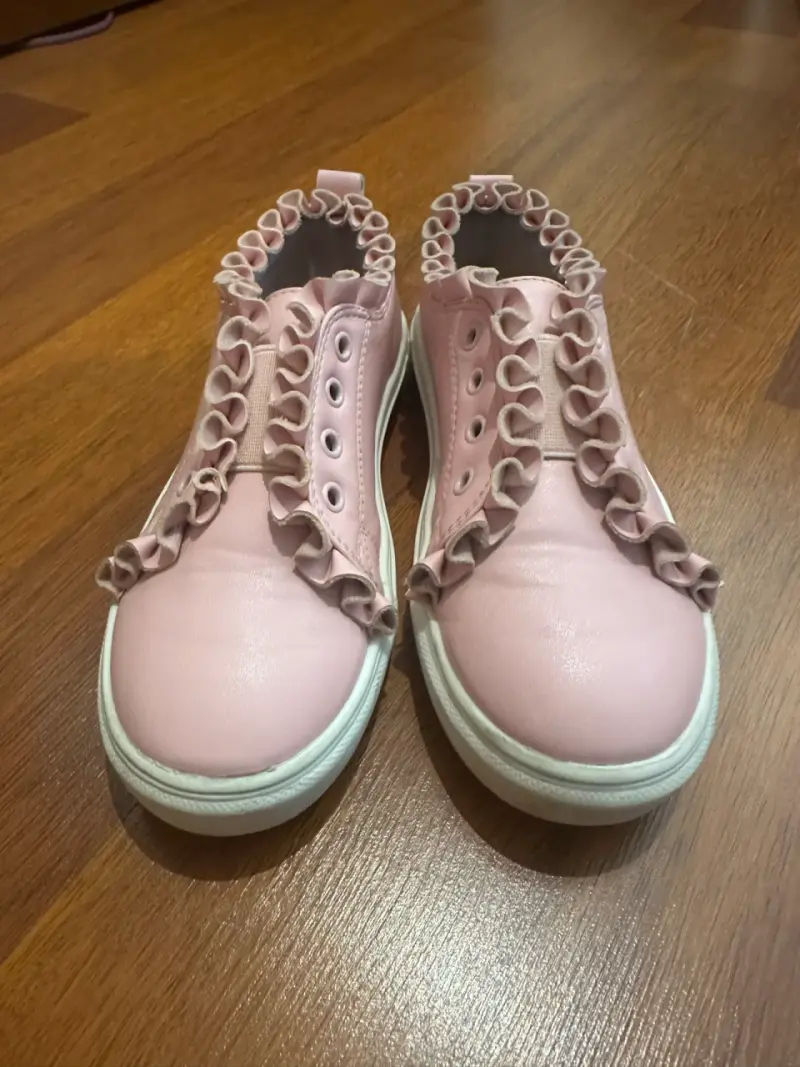 Zapatillas rosadas con volantes - 2