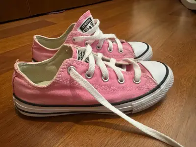 Zapatillas rosadas Converse - miniatura 2