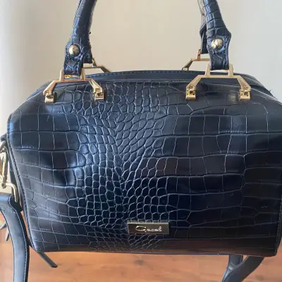 Cartera negra cuero con textura - miniatura 1