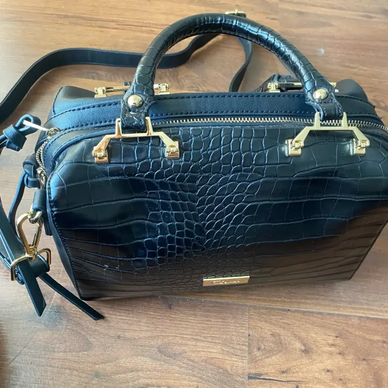 Cartera negra cuero con textura - 2