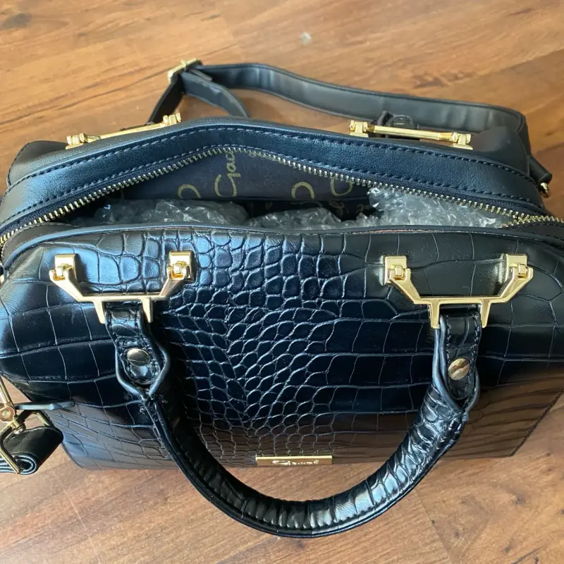 Cartera negra cuero con textura - 3