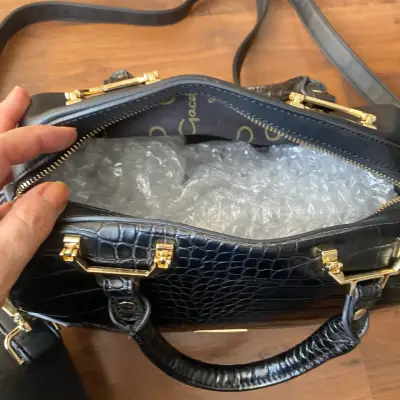 Cartera negra cuero con textura - miniatura 4